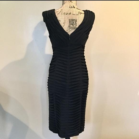 Adrianna Papell V neck tiered dress - Picture 2 of 7